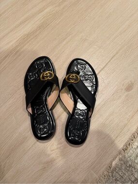 Gucci Black Leather Cross-Band Sandals with Gold Double G